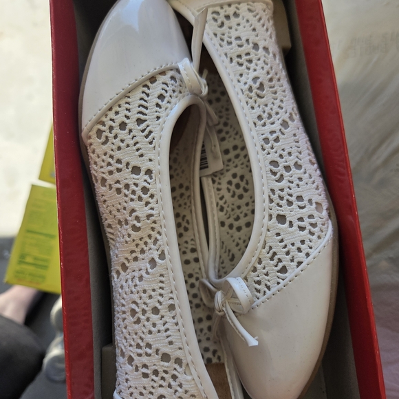 American Eagle Outfitters White Lace Flats - Picture 1 of 4